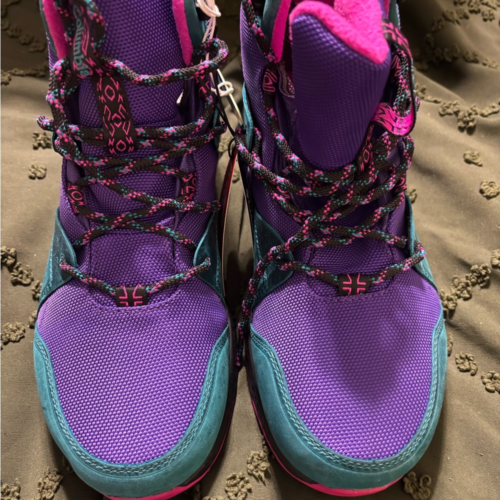 Columbia Men’s Teal and Pink Winter Boots